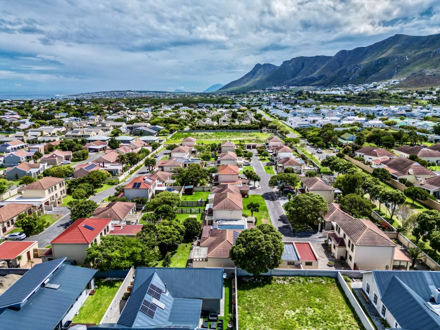 3 Bedroom Property for Sale in Sandbaai Western Cape